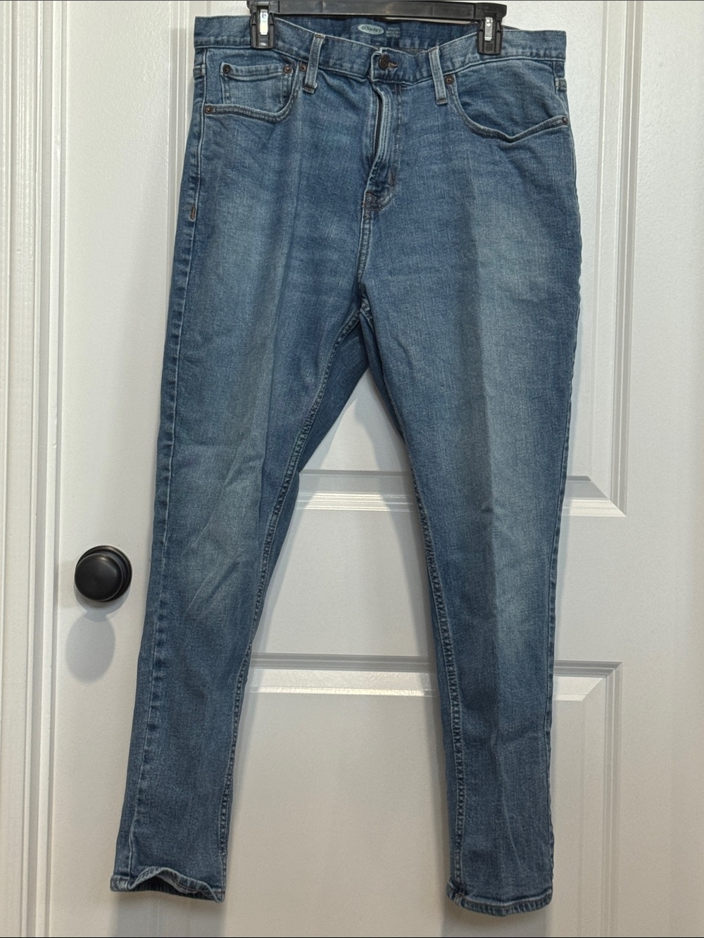 Old Navy Men's Straight Jeans in Medium Blue Wash